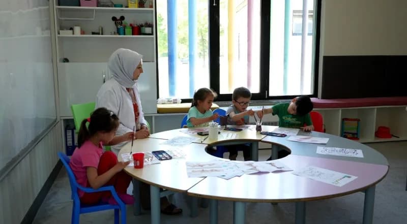 Kayseri Büyükşehir Belediyesi bünyesinde Hizmet veren Yüksel Ateş Engelsiz Çocuk Evi; özel ihtiyaçlı çocukların gelişimi