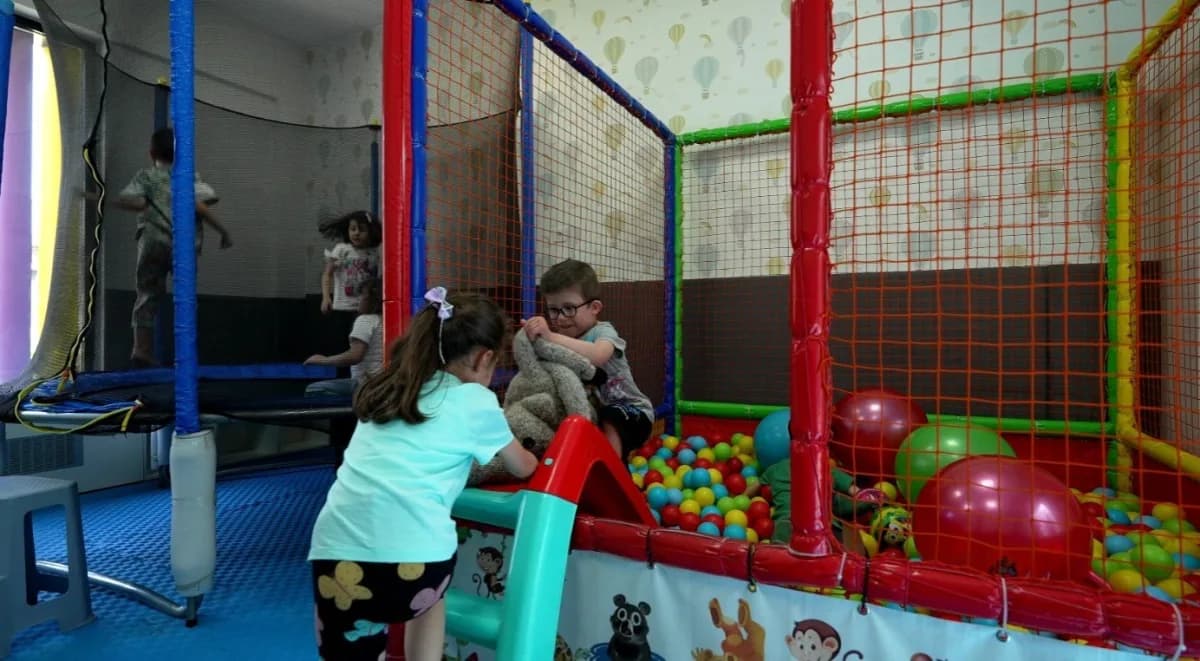 Kayseri Büyükşehir Belediyesi bünyesinde Hizmet veren Yüksel Ateş Engelsiz Çocuk Evi; özel ihtiyaçlı çocukların gelişimi
