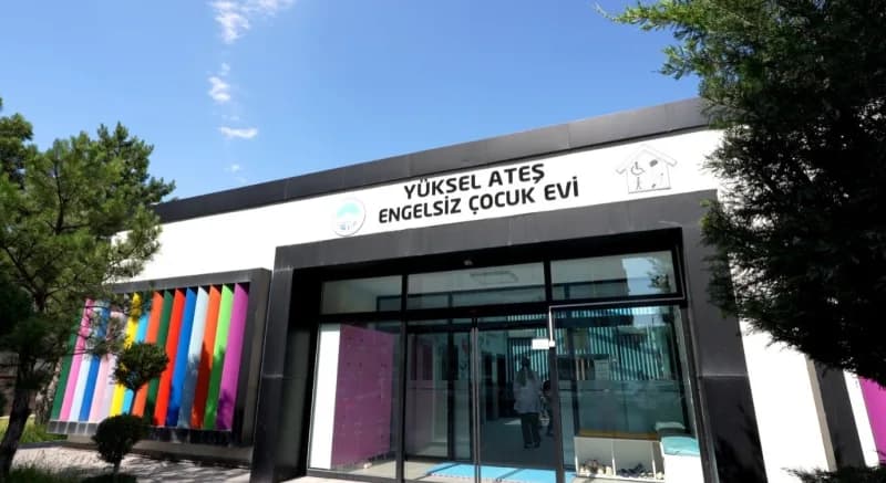 Kayseri Büyükşehir Belediyesi bünyesinde Hizmet veren Yüksel Ateş Engelsiz Çocuk Evi; özel ihtiyaçlı çocukların gelişimi