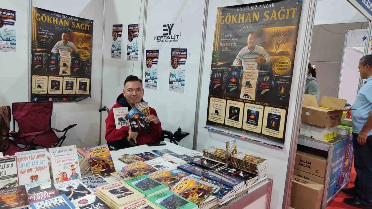 Engelsiz Yazar kitap fuarında okurlarıyla buluştu