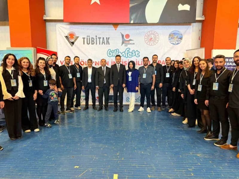 Van’ın Erciş İlçe Millî Eğitim Müdürlüğü yürütücülüğünde, Erciş Bilim ve Sanat Merkezi iş birliğiyle düzenlenen ‘Van Göl