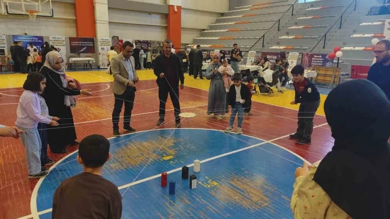 Van’ın Erciş İlçe Millî Eğitim Müdürlüğü yürütücülüğünde, Erciş Bilim ve Sanat Merkezi iş birliğiyle düzenlenen ‘Van Göl