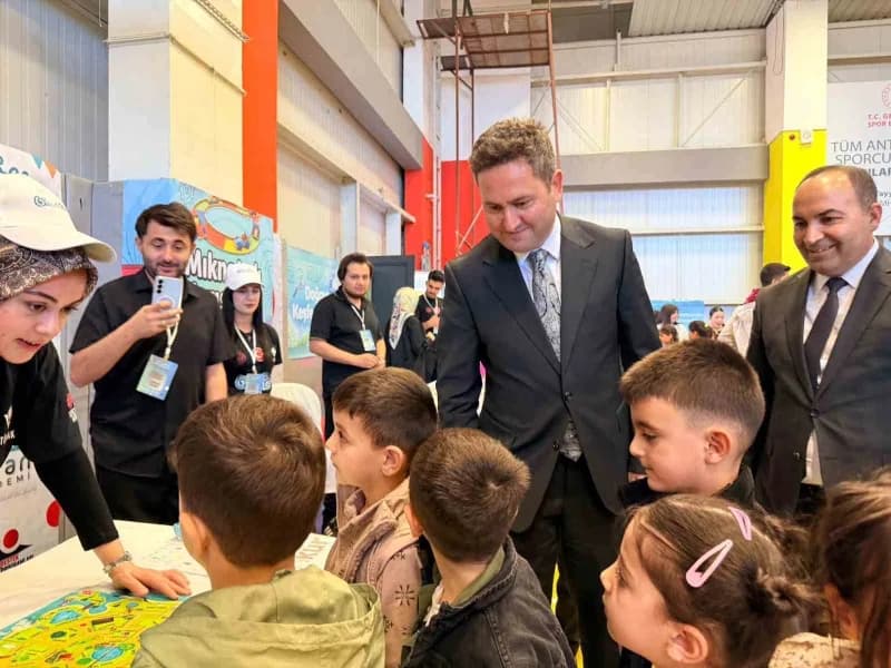 Van’ın Erciş İlçe Millî Eğitim Müdürlüğü yürütücülüğünde, Erciş Bilim ve Sanat Merkezi iş birliğiyle düzenlenen ‘Van Göl