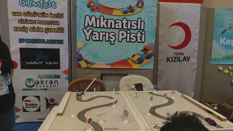 Van’ın Erciş İlçe Millî Eğitim Müdürlüğü yürütücülüğünde, Erciş Bilim ve Sanat Merkezi iş birliğiyle düzenlenen ‘Van Göl