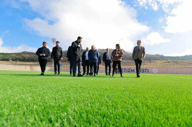 Kayseri Büyükşehir Belediye Başkanı Dr. Memduh Büyükkılıç, Erciyes Yüksek İrtifa Kamp Merkezi’nde ya