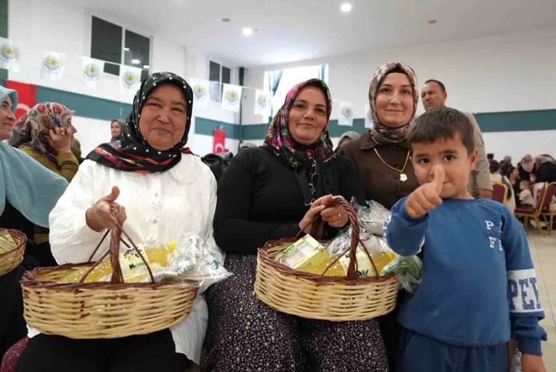 Mersin'in Erdemli Belediyesi tarafından düzenlenen özel bir programda Kadın Çiftçiler misafir edildi. Erdemli’nin toprağ
