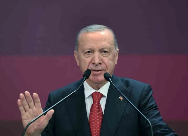 Cumhurbaşkanı Erdoğan, "Vesayetçilerin ördüğü tek tipçi duvarlar, AK Parti'yi ihya eden kadınların mücadelesiyle yıkılmı