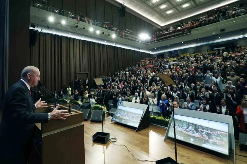 Cumhurbaşkanı Erdoğan, AK Parti Genel Merkez Kadın Kolları Başkanlığınca AK Parti Kongre Merkezi'nde düzenlenen İstanbul