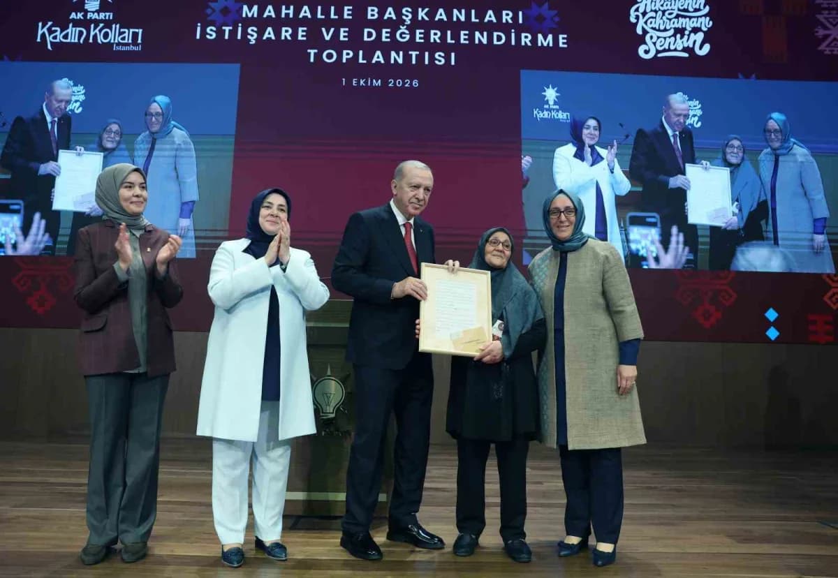 Ayrıca programın sonunda Cumhurbaşkanı Erdoğan'ın eşi Emine Erdoğan'ın teşrifleriyle yürütülen okuma yazma çalışmaları k