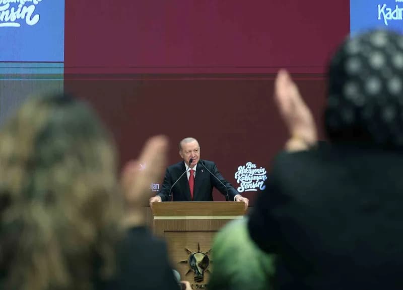 Cumhurbaşkanı Recep Tayyip Erdoğan, "Vesayetçilerin ördüğü tek tipçi duvarlar, AK Parti'yi ihya eden, bu hareketi inşa e
