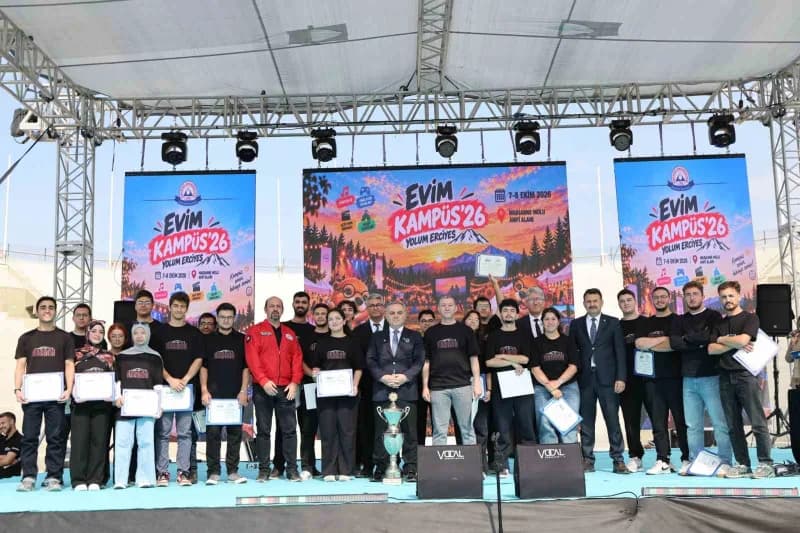 Erciyes Üniversitesi (ERÜ) tarafından öğrenci kulüplerinin katılımları ile düzenlenen ‘evim Kampüs’ etkinlikleri ‘yolum