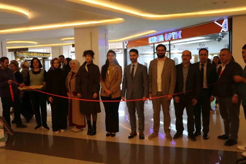 Erzincan’da Toplum Ruh Sağlığı Merkezi (TRSM) danışanlarının yıl boyunca çeşitli kurslarda hazırladığı el emeği ürünler,