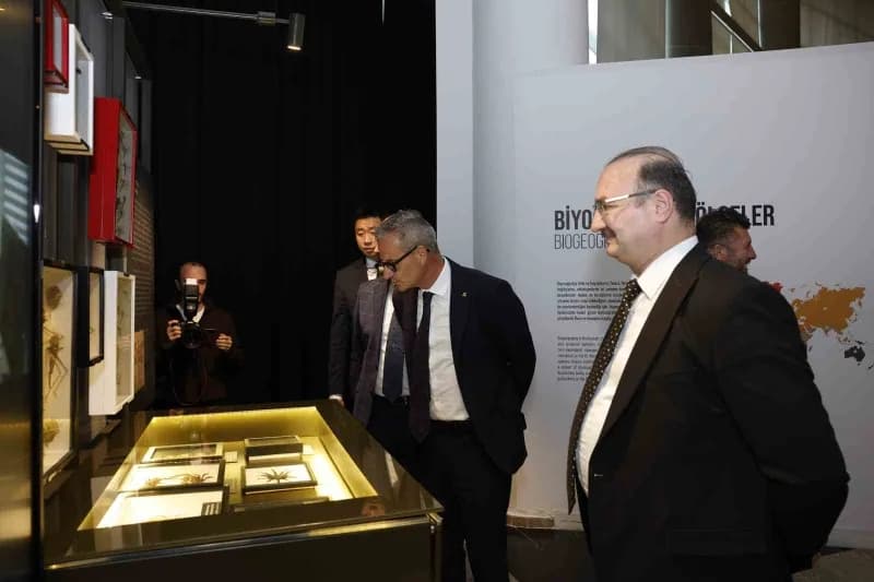 Uluslararası Üniversite Sporları Federasyonu (FISU) CEO’su Matthias Remund, FISU Spor Koordinatörü Shen Zhen ve FISU Kış