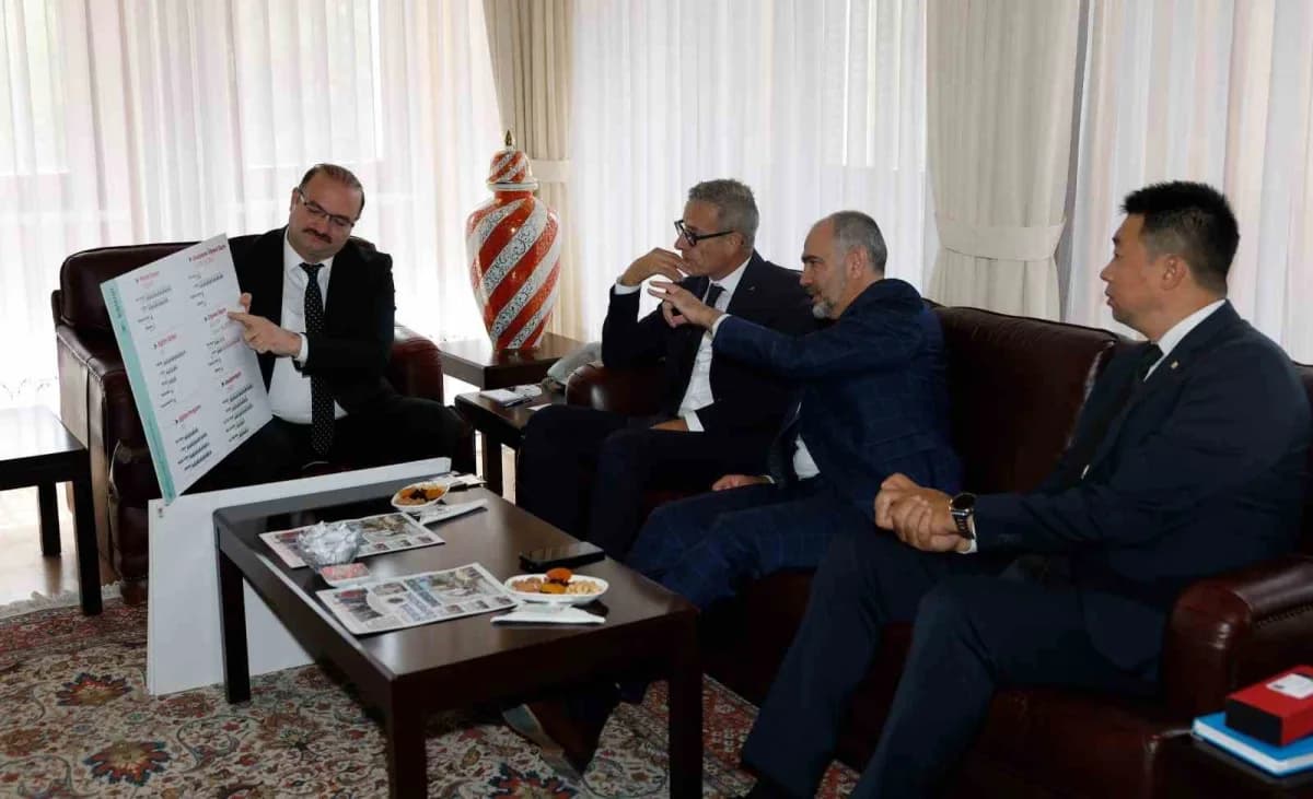FISU heyeti ve Atatürk Üniversitesi Rektörü Prof. Dr. Ahmet Hacımüftüoğlu Erzurum’da 2029 Dünya Üniversiteler Kış Oyunla