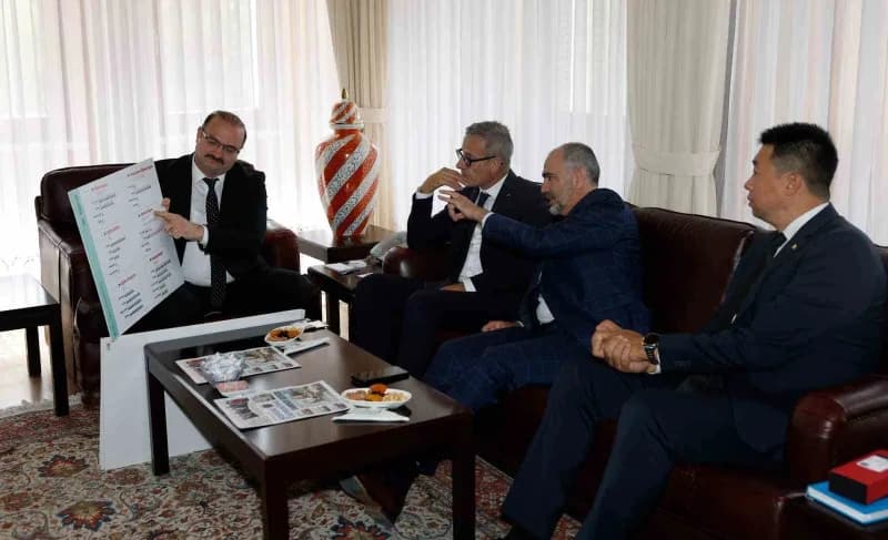 FISU heyeti ve Atatürk Üniversitesi Rektörü Prof. Dr. Ahmet Hacımüftüoğlu Erzurum’da 2029 Dünya Üniversiteler Kış Oyunla