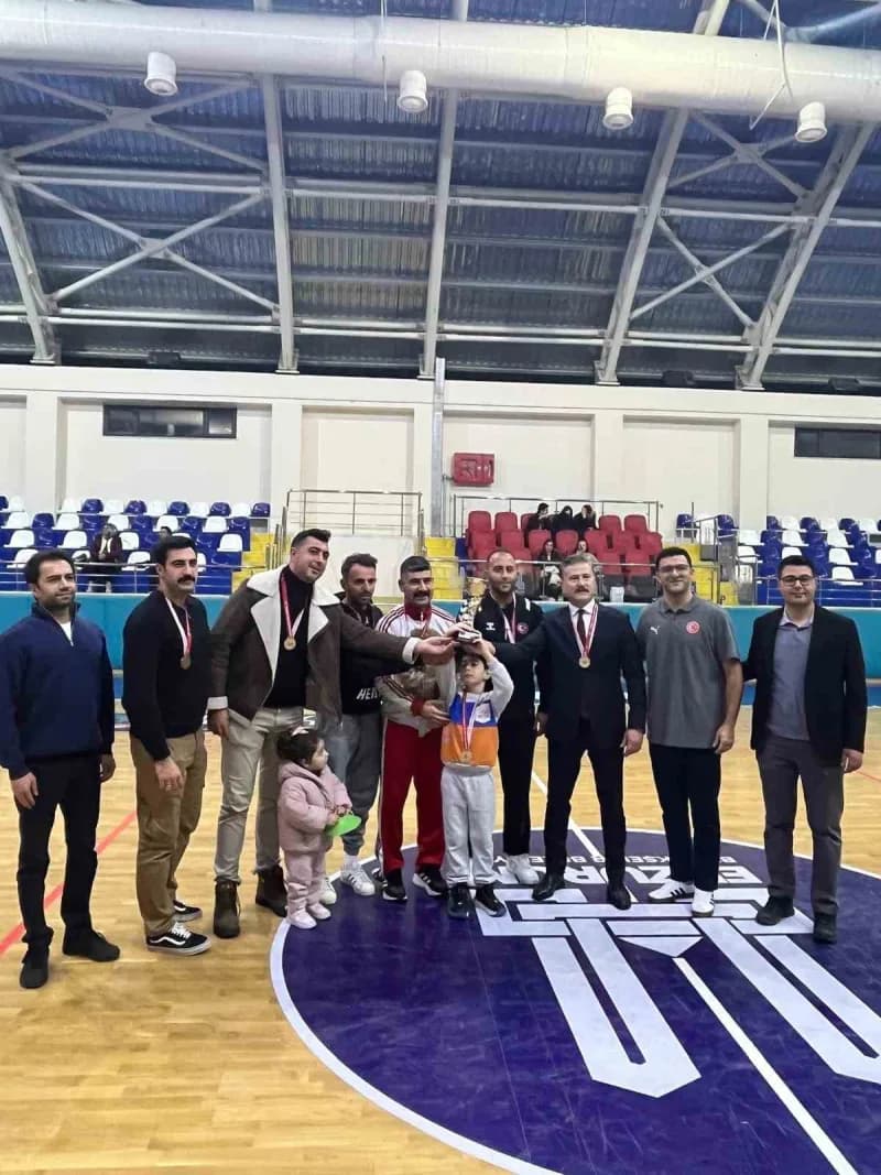 Gençlik ve Spor Bakanlığı 4. Kamu Spor Oyunları 3x3 Basketbol Turnuvası tamamlandı. Turnuvanın şampiyonu İl Emniyet Müdü