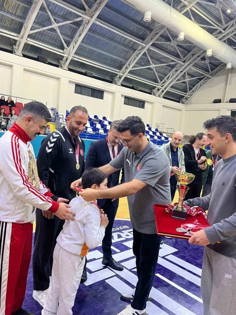 Gençlik ve Spor Bakanlığı 4. Kamu Spor Oyunları 3x3 Basketbol Turnuvası tamamlandı. Turnuvanın şampiyonu İl Emniyet Müdü