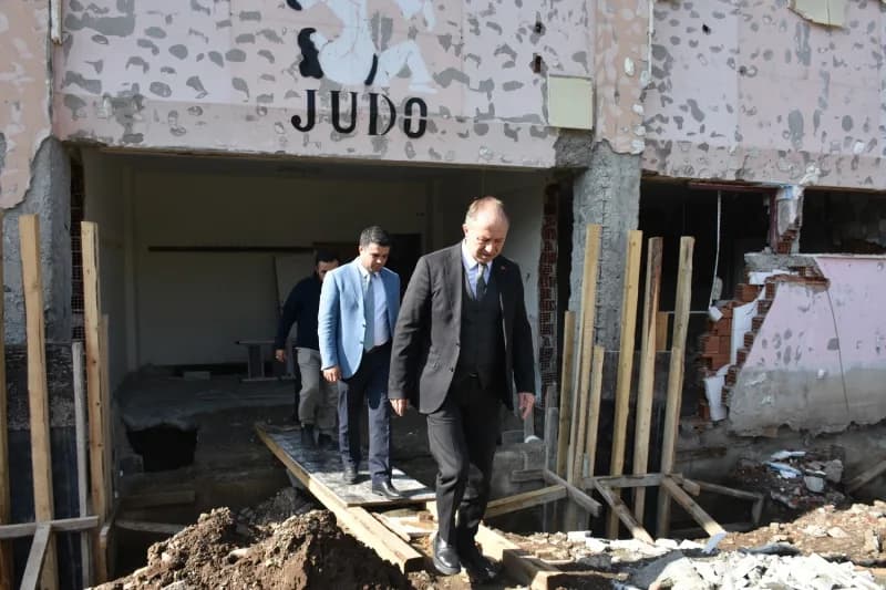 Erzurum Gençlik ve Spor İl Müdürlüğü’nün, Gençlik ve Spor Bakanlığının destekleriyle başlattığı Spor yatırımları ve bakı