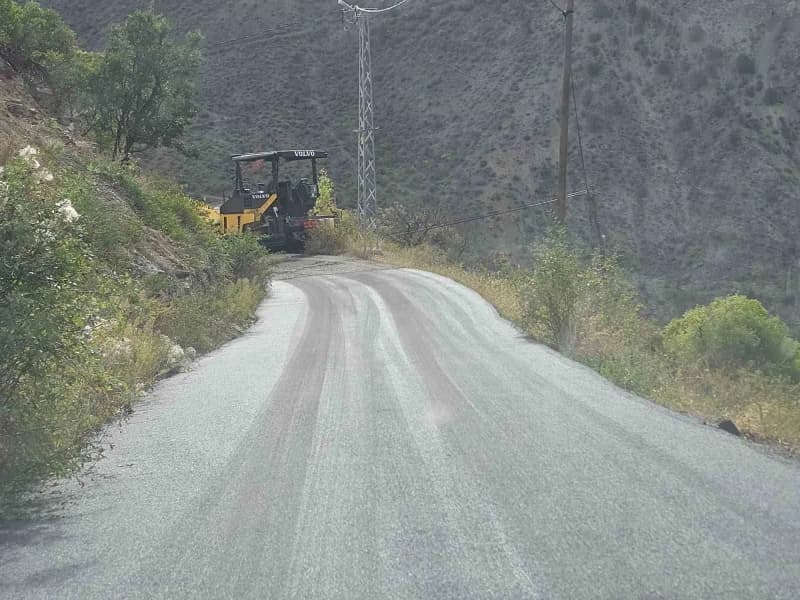 Erzurum İspir Yedigöller Grup Yolunda asfaltlama çalışmaları ve kırsal mahalle yolları