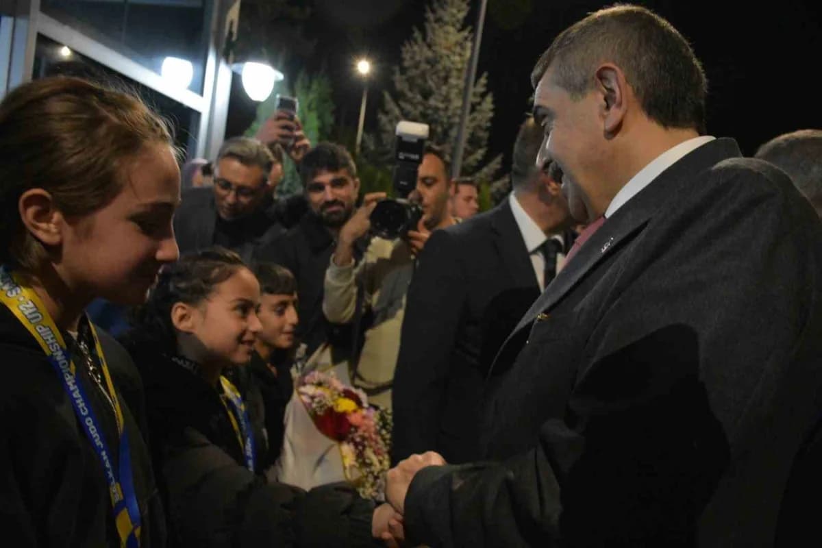 Bosna Hersek’in başkenti Saraybosna’da yapılan Süper Minikler Balkan Judo Şampiyonasında şampiyon ol