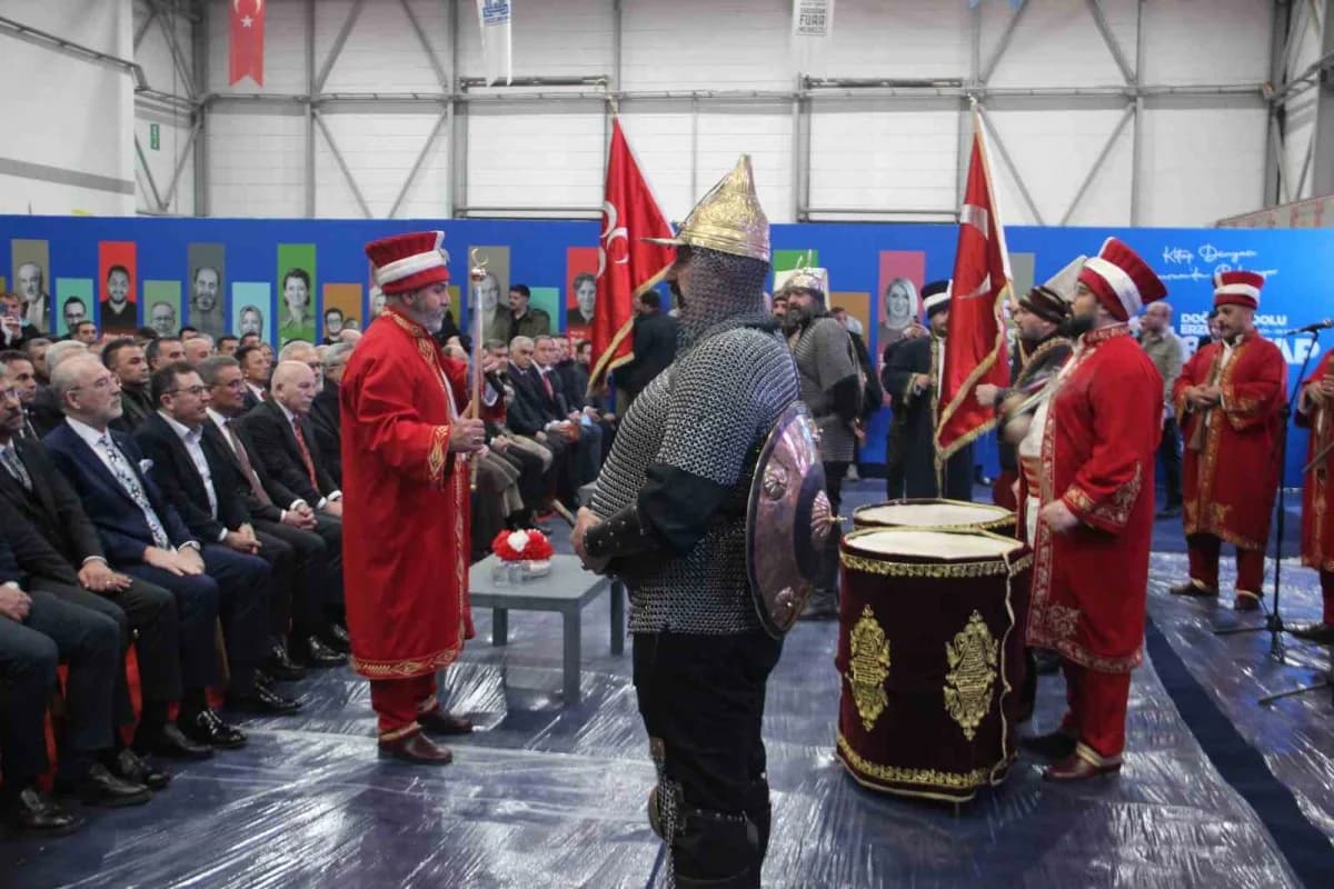 Erzurum Büyükşehir Belediyesi Mehteran Takımı'nın gösterisiyle başlayan açılış programında konuşmala