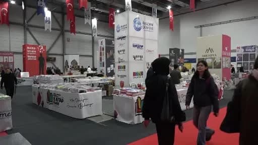 Erzurum 8. Kitap Fuarı açılış töreninde mehteran takımı gösterisi ve protokol üyeleri