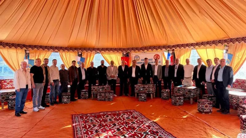 İzmir’de Ege Bölgesi Erzurum Dernekler Birliği Federasyonu tarafından düzenlenen 'Erzurum Tanıtım Günleri' başladı.