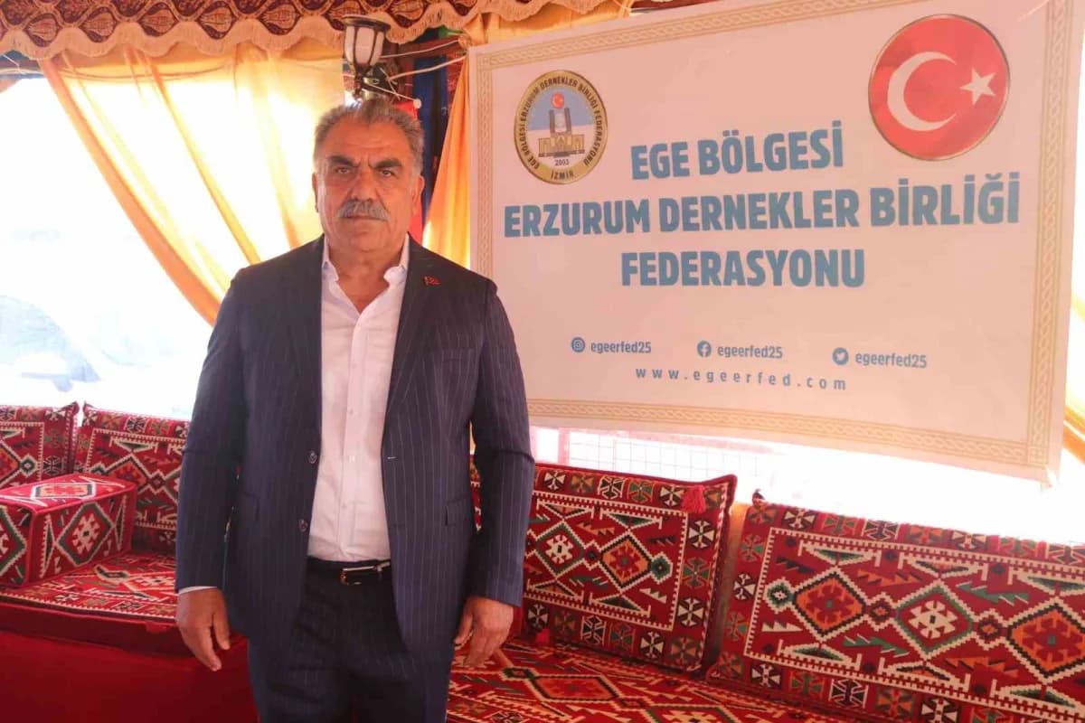 İzmir’de Erzurum Tanıtım Günleri kapsamında yöresel lezzetlerin ve kültürel ürünlerin sergilendiği stantlar
