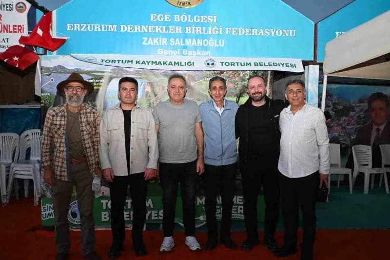Tortum belediye Başkanı muammer yiğider( soldan üçüncü)