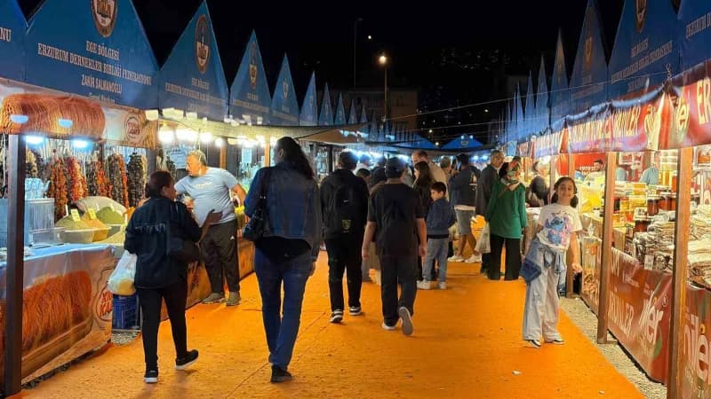 İzmir'de düzenlenen ‘Erzurum Tanıtım Günleri', Erzurum'un kültürünü ve yöresel lezzetlerini Egelilerle buluşturdu.
