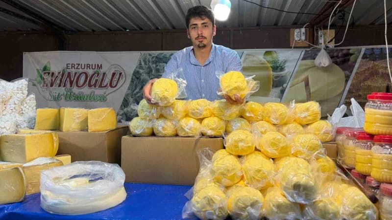 İzmir'de düzenlenen ‘Erzurum Tanıtım Günleri', Erzurum'un kültürünü ve yöresel lezzetlerini Egelilerle buluşturdu.