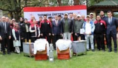 Erzurum İl Tarım ve Orman Müdürlüğü yetkilileri arıcılık ve tarım projelerini yerinde inceliyor