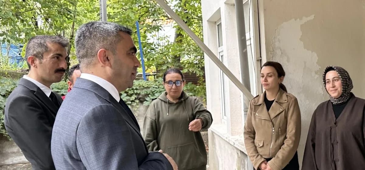Erzurum İl Tarım ve Orman Müdürü Alpaslan Kenger, Şenkaya ve Olur İlçe müdürlüklerini ziyaret ederek yürütülen çalışmala