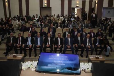 Erzurum Teknik Üniversitesi 2026-2027 akademik yılı açılış töreninden bir kare, konuşmacılar ve katılımcılar