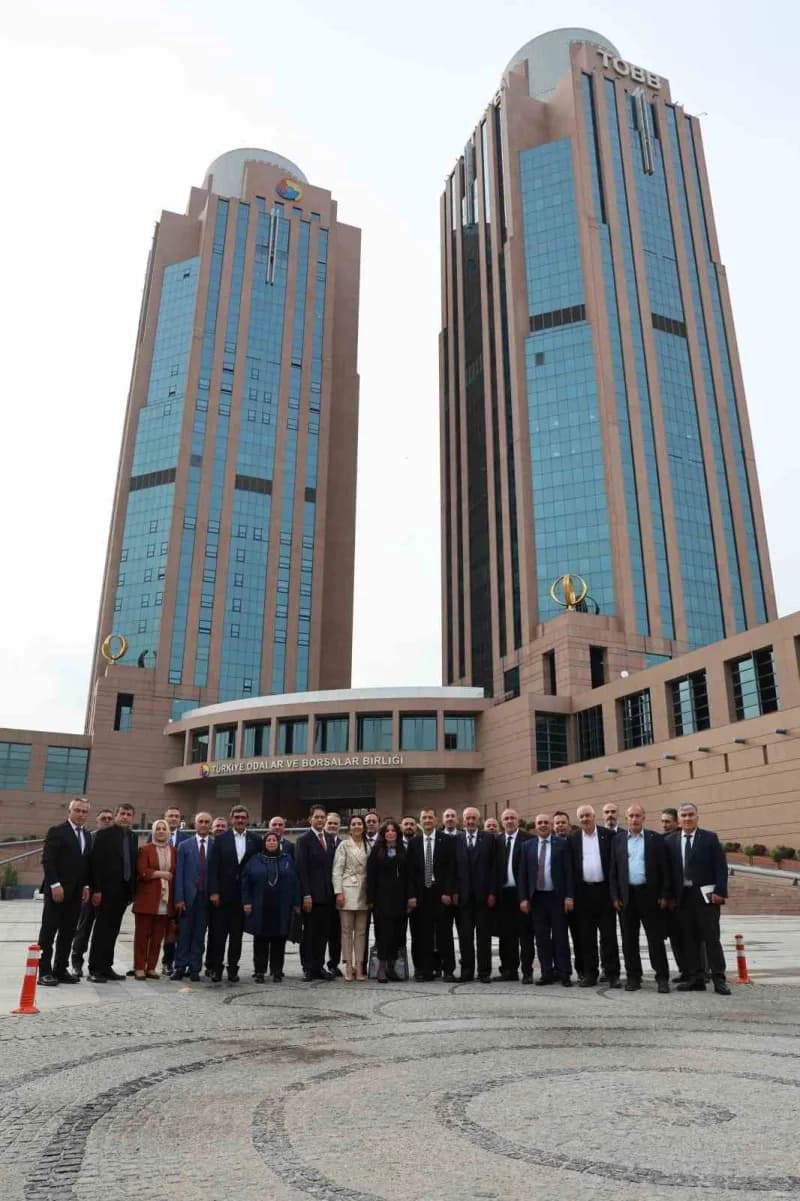 Erzurum Ticaret Borsası (ETB) Yönetim Kurulu Başkanı Hakan Oral, Meclis Başkanı Yavuz Güney ve beraberindeki Meclis üyel