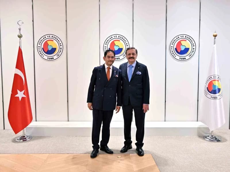 Erzurum Ticaret Borsası (ETB) Yönetim Kurulu Başkanı Hakan Oral, Meclis Başkanı Yavuz Güney ve beraberindeki Meclis üyel