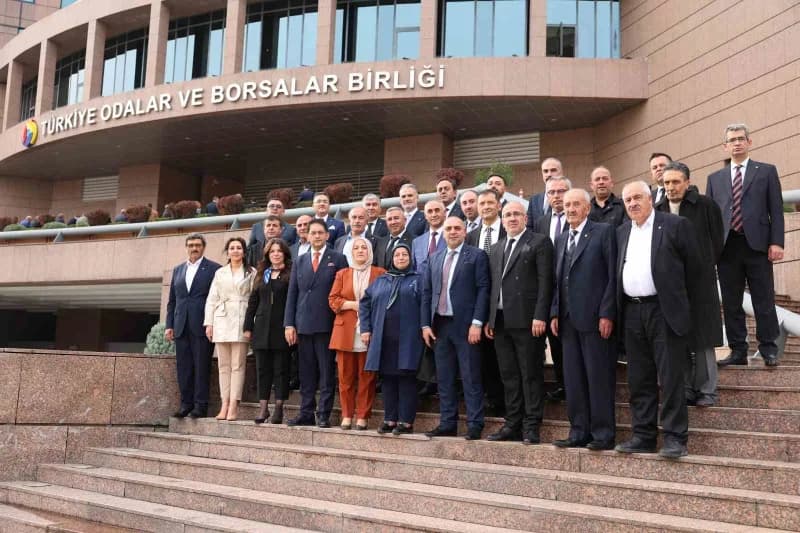 Erzurum Ticaret Borsası (ETB) Yönetim Kurulu Başkanı Hakan Oral, Meclis Başkanı Yavuz Güney ve beraberindeki Meclis üyel