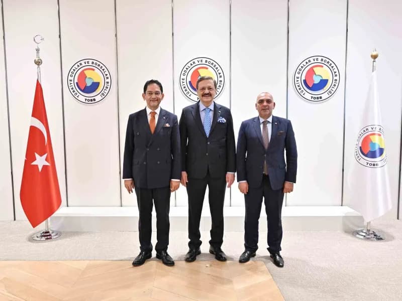 Erzurum Ticaret Borsası (ETB) Yönetim Kurulu Başkanı Hakan Oral, Meclis Başkanı Yavuz Güney ve beraberindeki Meclis üyel