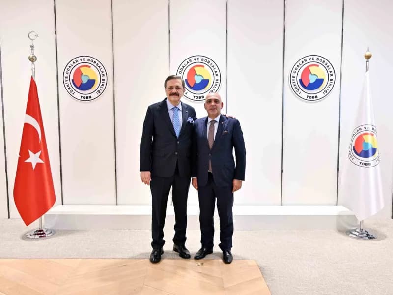 Erzurum Ticaret Borsası (ETB) Yönetim Kurulu Başkanı Hakan Oral, Meclis Başkanı Yavuz Güney ve beraberindeki Meclis üyel