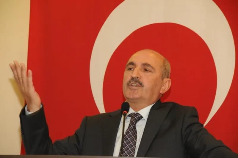 Erzurum Türk Ocağı Başkanı Nizam Işık Cumhuriyet Bayramı mesajı verirken