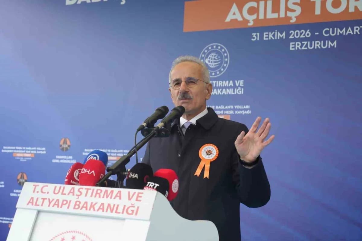 Ulaştırma ve Altyapı Bakanı Abdulkadir Uraloğlu, Erzurum'da gerçekleştirilen toplu açılış töreninde
