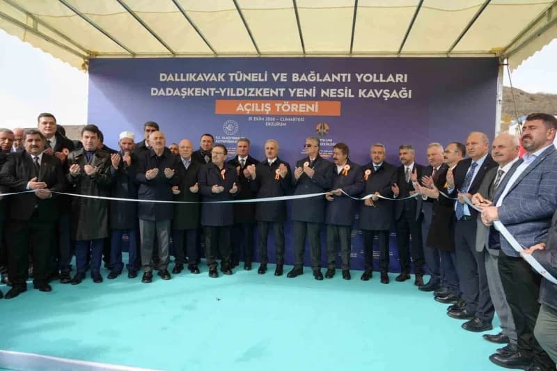 Ulaştırma ve Altyapı Bakanı Abdulkadir Uraloğlu, Erzurum'da gerçekleştirilen toplu açılış töreninde