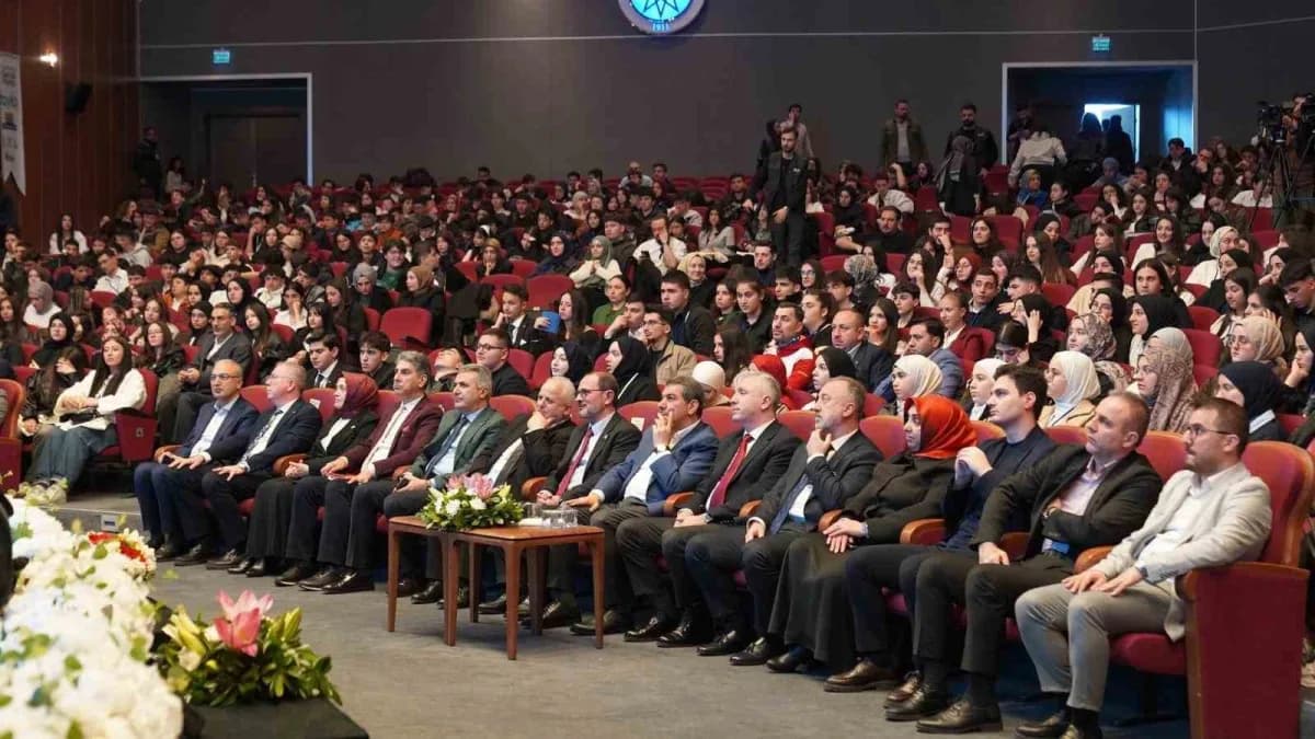 Esenler’de 17 farklı liseden 96 öğrencinin, 17 genç akademisyenin rehberliğinde Altı ay boyunca hazırladığı bilimsel ara