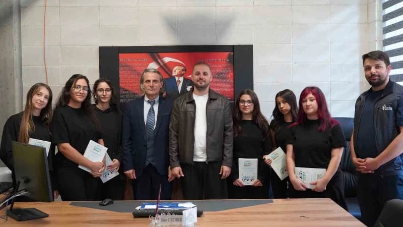 Esenler’de 17 farklı liseden 96 öğrencinin, 17 genç akademisyenin rehberliğinde Altı ay boyunca hazırladığı bilimsel ara