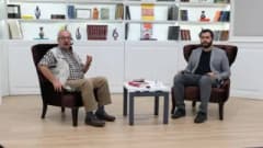 Esenyurt Sanat Merkezi’nde düzenlenen ebru sergisinde sanatseverler Alparslan Babaoğlu’nun eserlerini inceliyor
