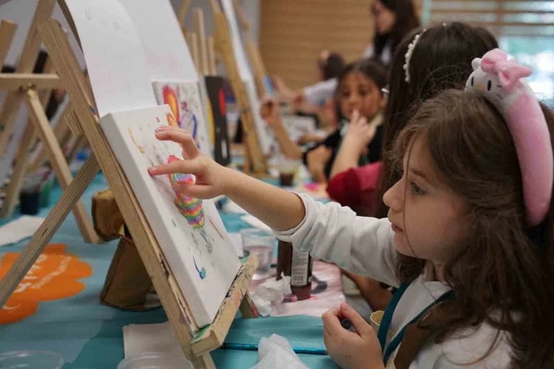 Esenyurt Belediyesi tarafından Çocukların Bilim, Sanat ve farklı beceri alanlarıyla erken yaşta tanışmalarını sağlamak a