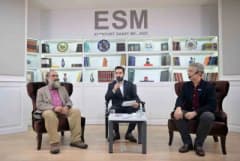 Esenyurt Sanat Merkezi’nde düzenlenen Birlikte Yükselen Cumhuriyet Resim Sergisi açılışından bir
