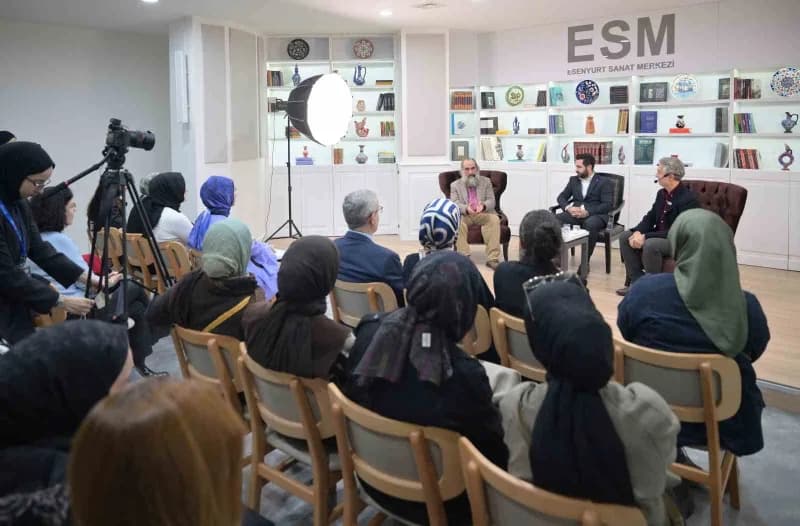 Esenyurt Belediyesi tarafından düzenlenen "Birlikte Yükselen Cumhuriyet Resim Sergisi", sanatseverle
