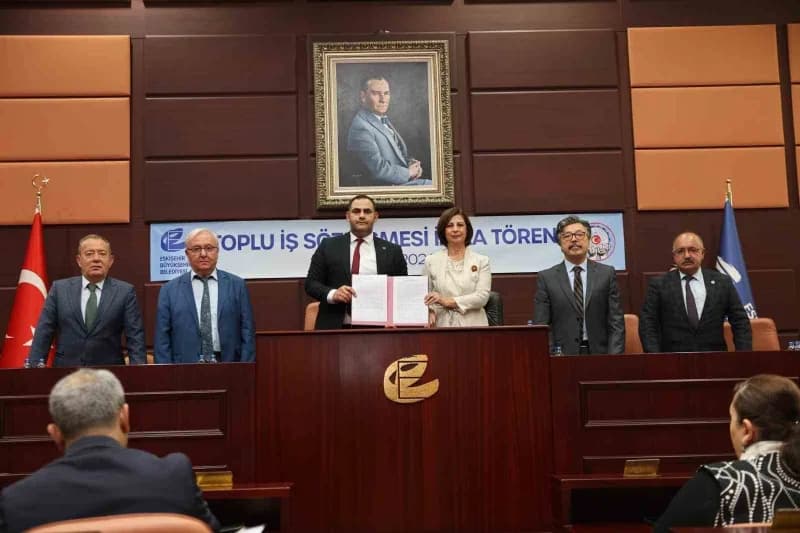 Eskişehir Büyükşehir Belediyesi, ESKİ Genel Müdürlüğü ve Belediye-iş Sendikası arasında toplu iş sözleşmesi imzalandı.
