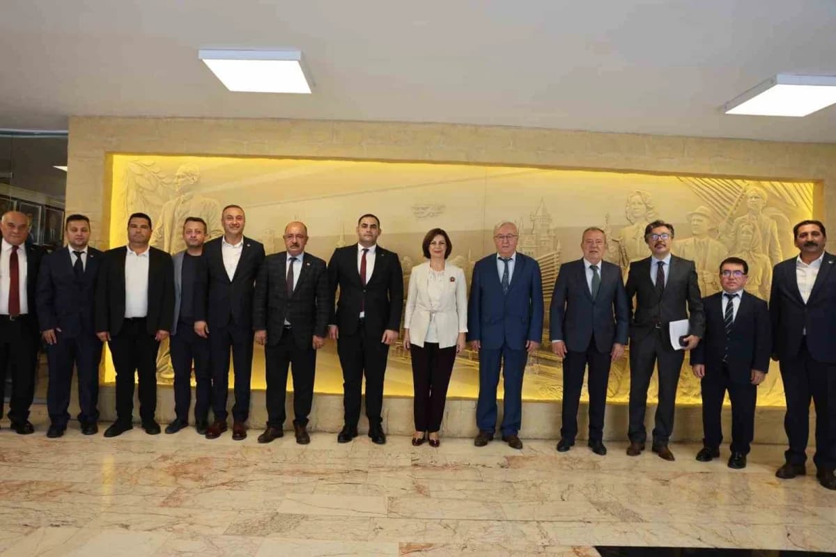 Eskişehir Büyükşehir Belediyesi, ESKİ Genel Müdürlüğü ve Belediye-iş Sendikası arasında toplu iş sözleşmesi imzalandı.